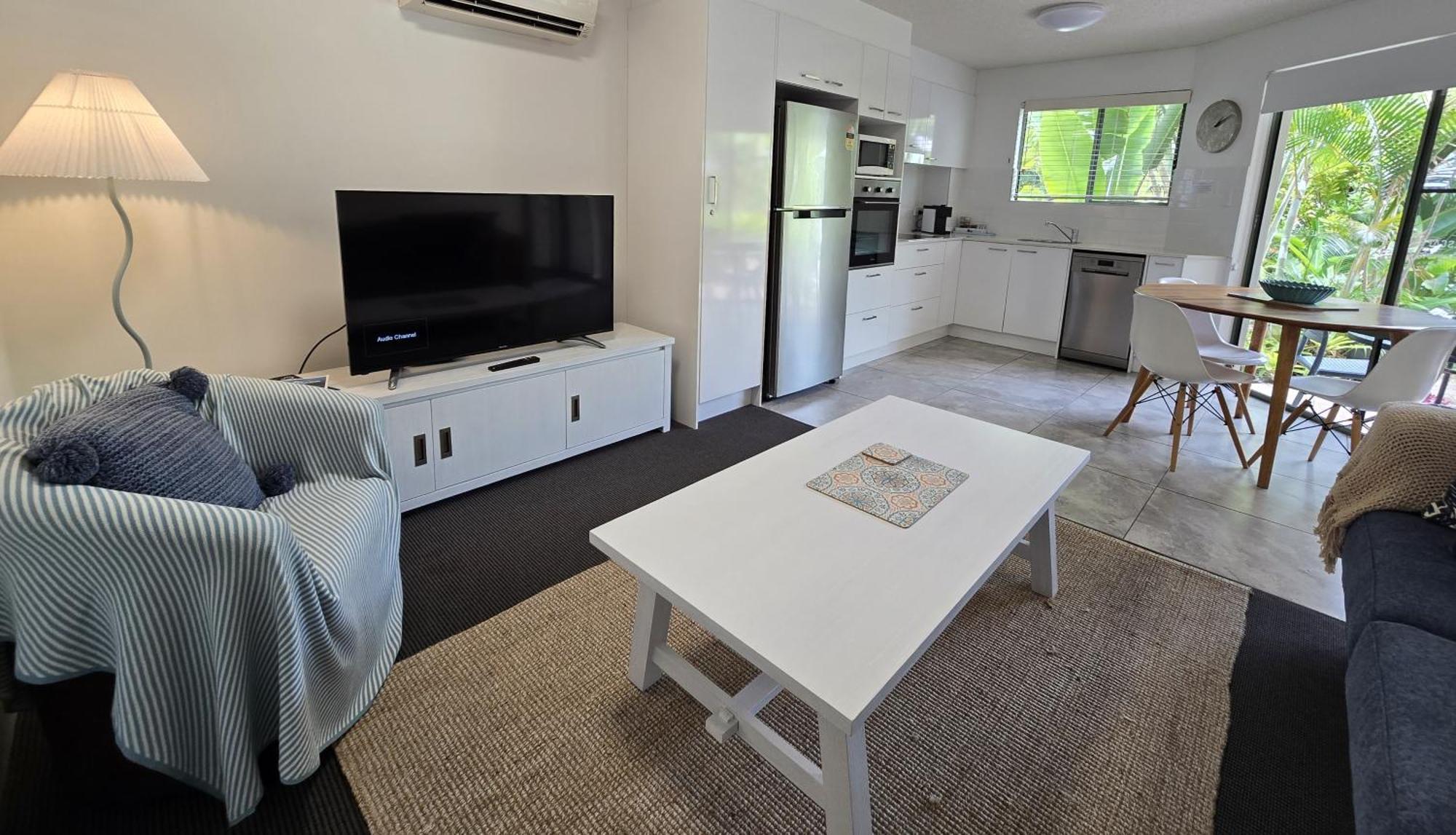 נוסוויל Noosa River Retreat Holiday Apartments מראה חיצוני תמונה